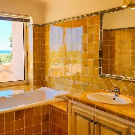 Capicciola, 8 Pers, Piscine, 30 M * Cirendinu