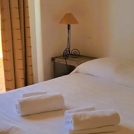 Capicciola, 8 Pers, Piscine, 30 M * Cirendinu