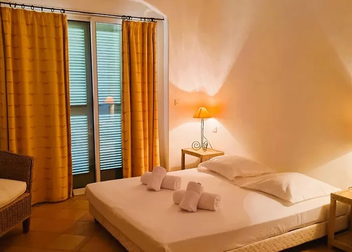 Capicciola, 8 Pers, Piscine, 30 M * Cirendinu