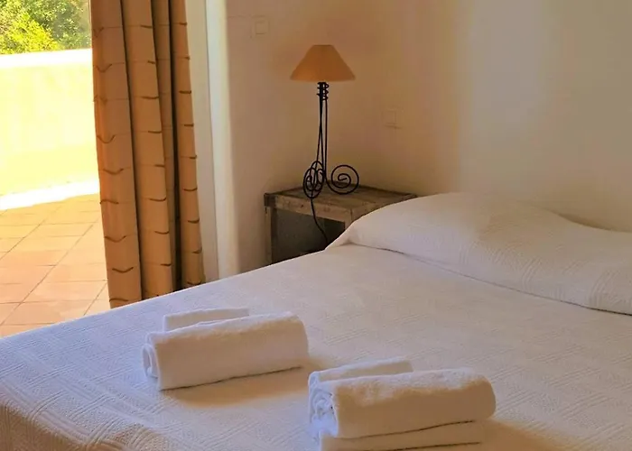 Capicciola, 8 Pers, Piscine, 30 M * Cirendinu